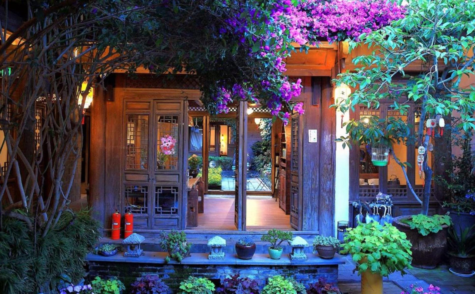 Big Tree Guesthouse - Naxi Old Style Lijiang  Exterior photo