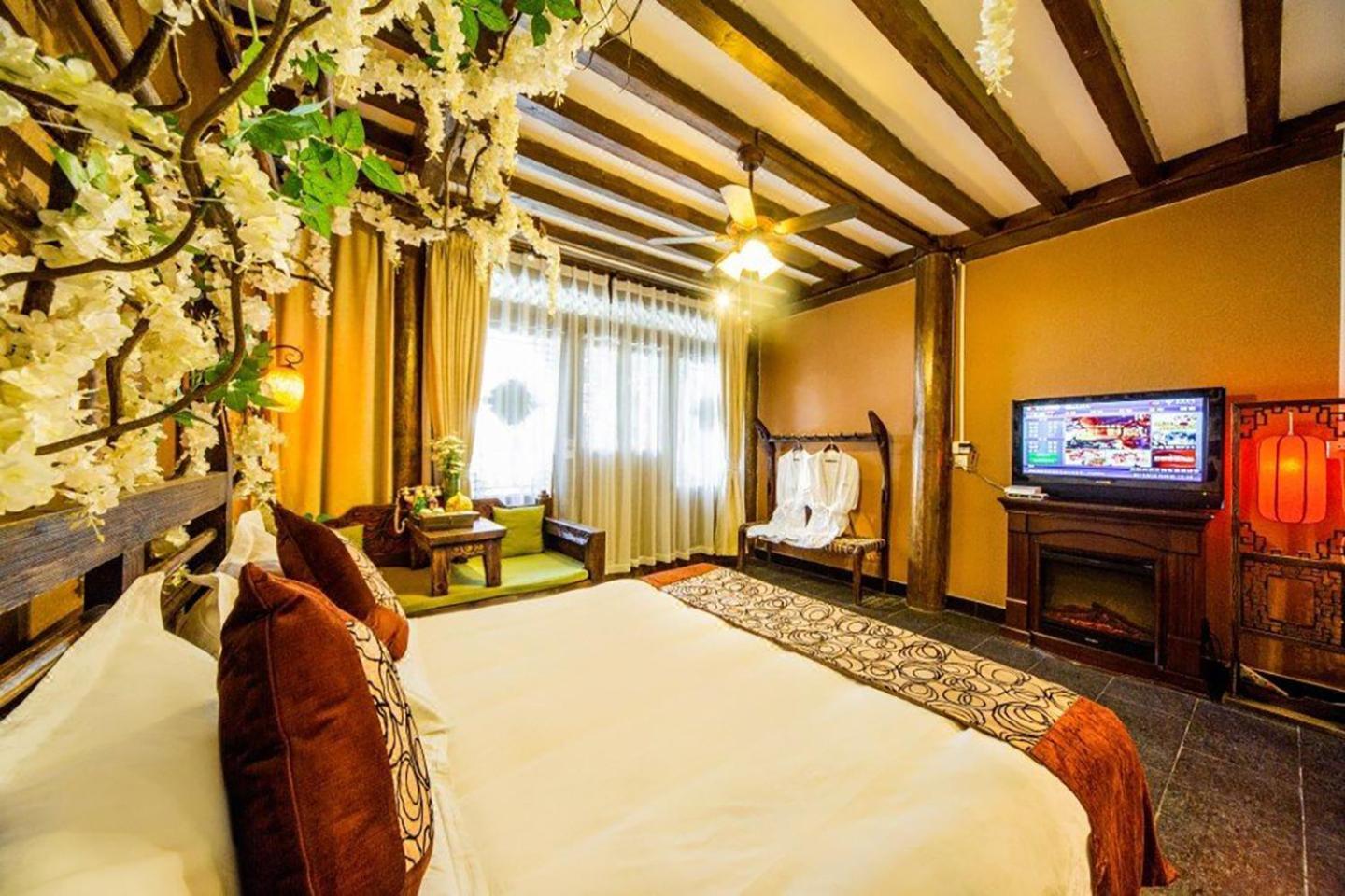 Big Tree Guesthouse - Naxi Old Style Lijiang  Exterior photo