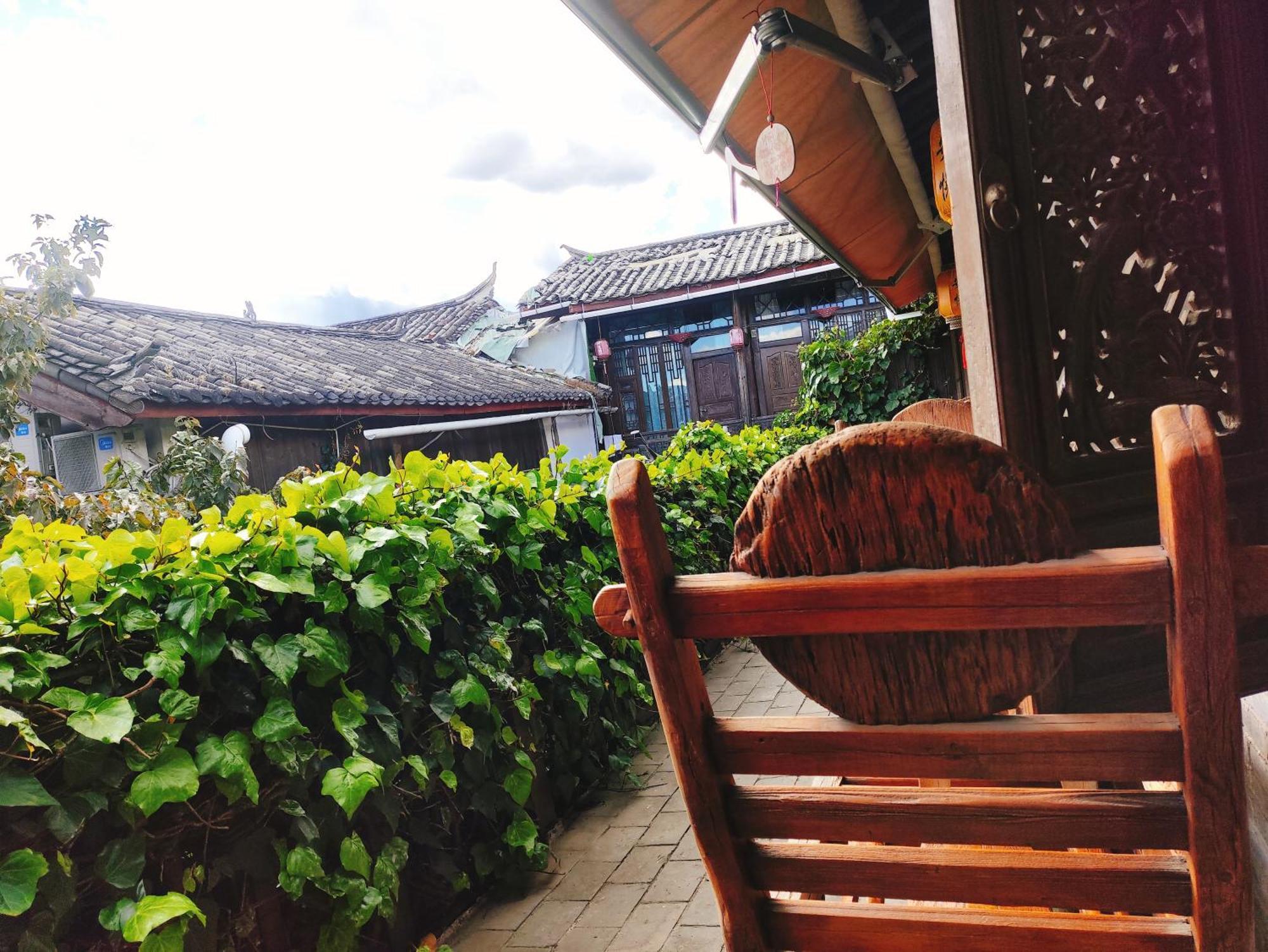 Big Tree Guesthouse - Naxi Old Style Lijiang  Exterior photo