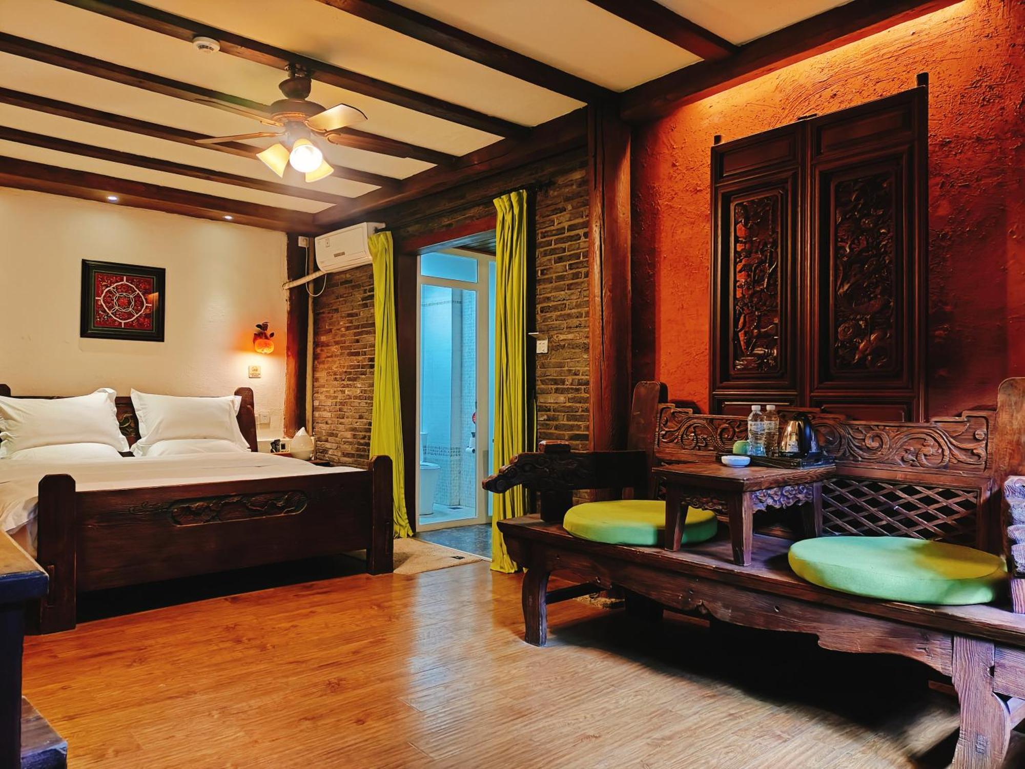 Big Tree Guesthouse - Naxi Old Style Lijiang  Exterior photo