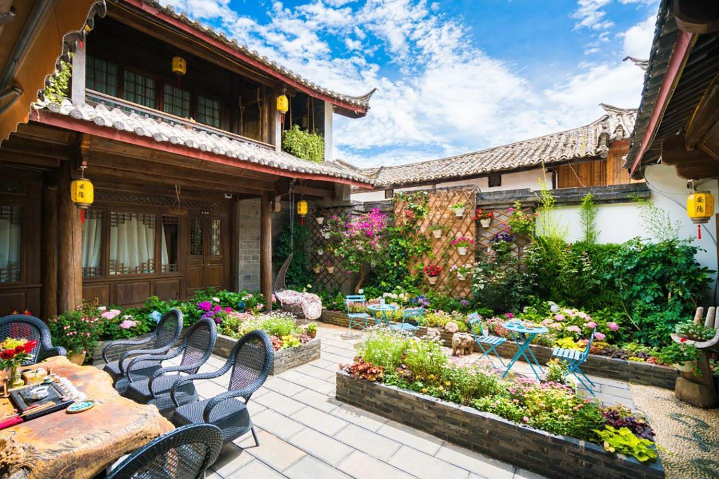 Big Tree Guesthouse - Naxi Old Style Lijiang  Exterior photo