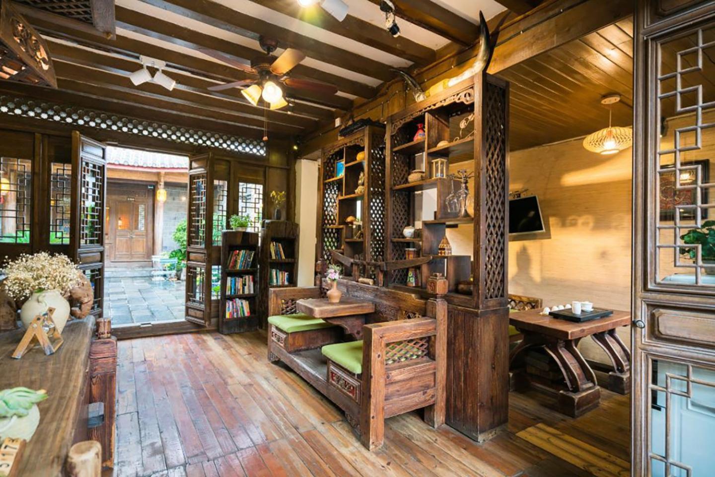 Big Tree Guesthouse - Naxi Old Style Lijiang  Exterior photo